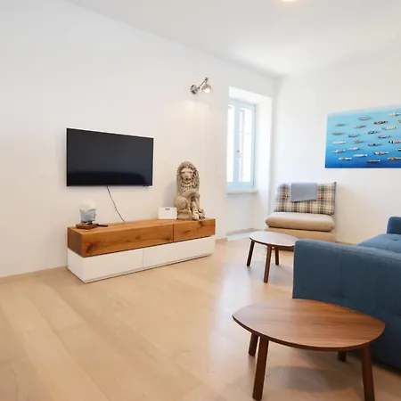 Apartment Sunny With Sea View